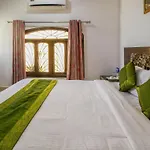 Treebo Trend Skylight Royal Stay